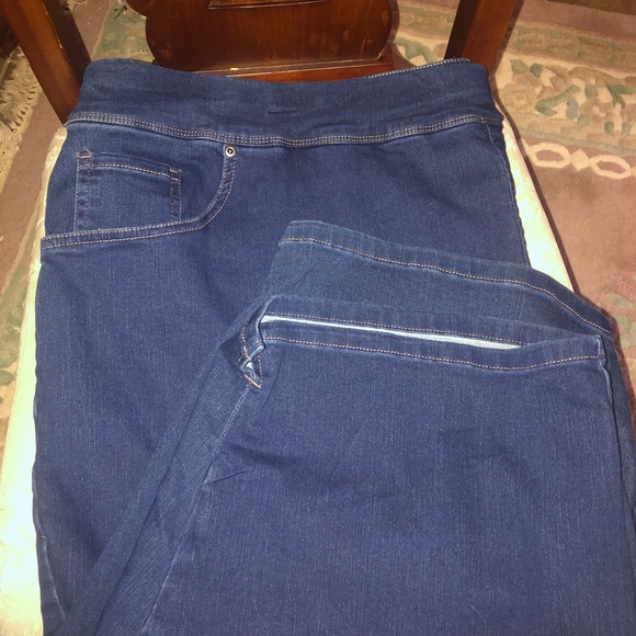 Plus size Capri Jeans - Picture 5 of 7